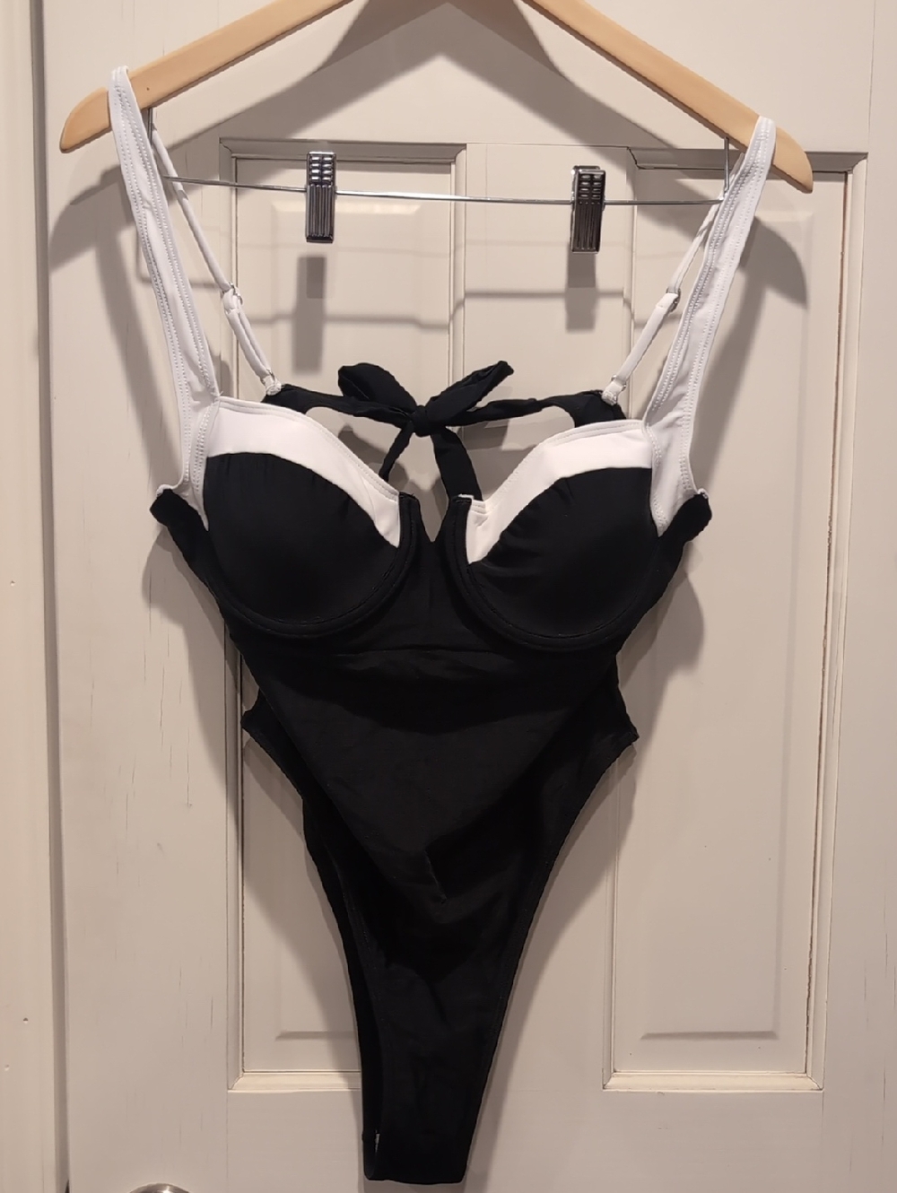 Sexy Black & White Underwire One-Piece Swimsuit